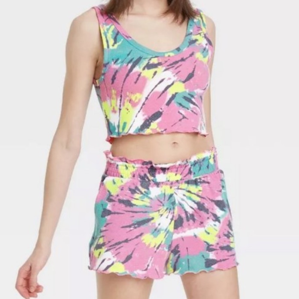✨Colsie Two-piece set (includes cropped shirt and high-waisted shorts)
